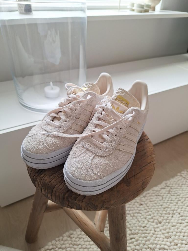 Adidas gazelle maat 38, Kleding | Dames, Schoenen, Ophalen of Verzenden, Zo goed als nieuw, Beige, Sneakers of Gympen