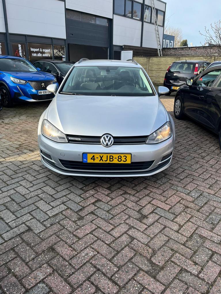 Weg = weg Volkswagen Golf 1.6 TDI 81KW Variant 2014 Grijs, Auto's, Voorwielaandrijving, Stof, Zwart, 4 cilinders