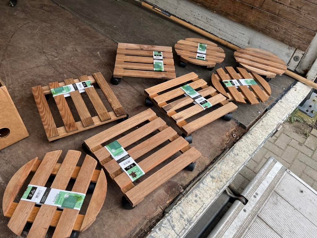 8 plantenonderzetters met wielen nieuw, Ophalen, Nieuw