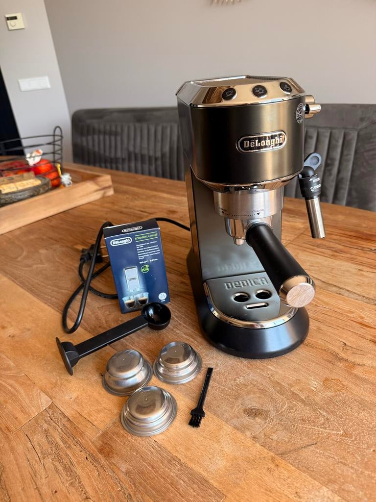 De'Longhi Dedica Espressomachine, Espresso apparaat, Gemalen koffie, Zo goed als nieuw, 1 kopje
