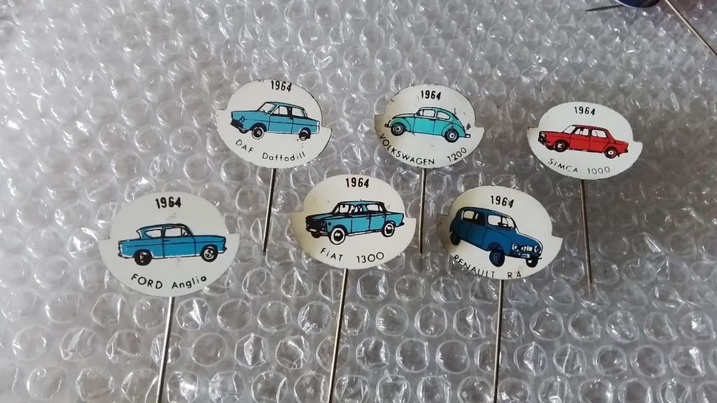 8 verschillende speldjes oldtimer auto's, Ophalen of Verzenden, Zo goed als nieuw, Transport
