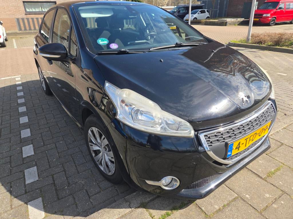 Peugeot 208, bouwjaar 2014, Auto's, Peugeot, Voorwielaandrijving, Euro 5, Stof, Zwart