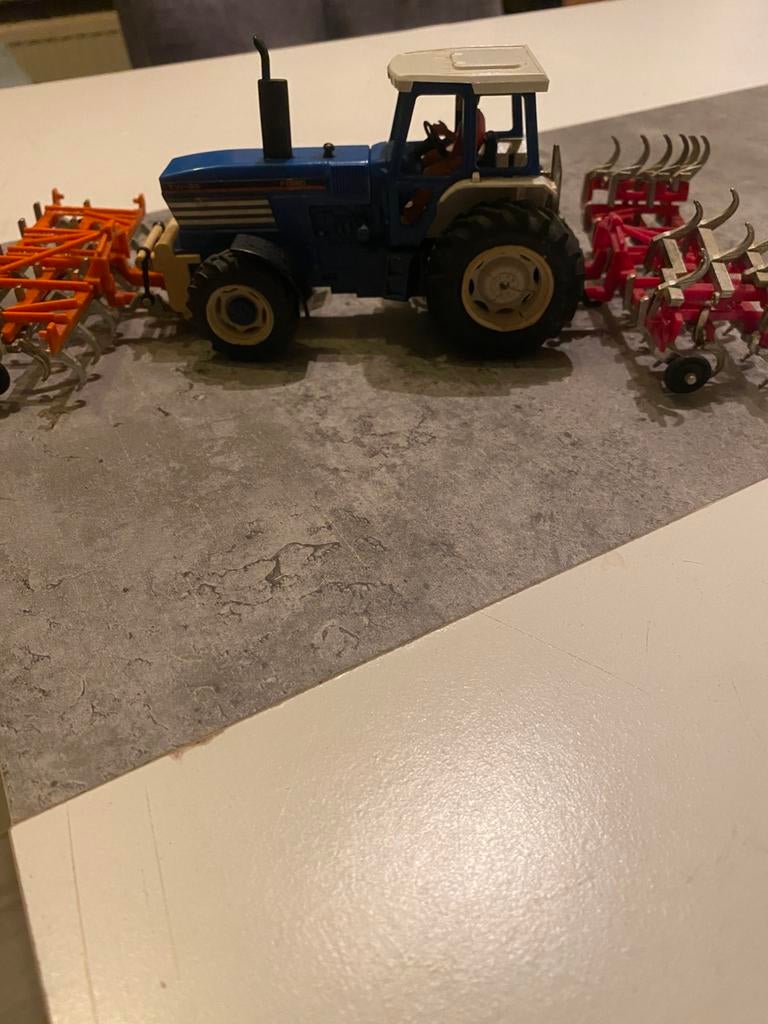 Britains ford TW 35 met cultivator voor en achter, Ophalen of Verzenden, Zo goed als nieuw, Tractor of Landbouw, Britains