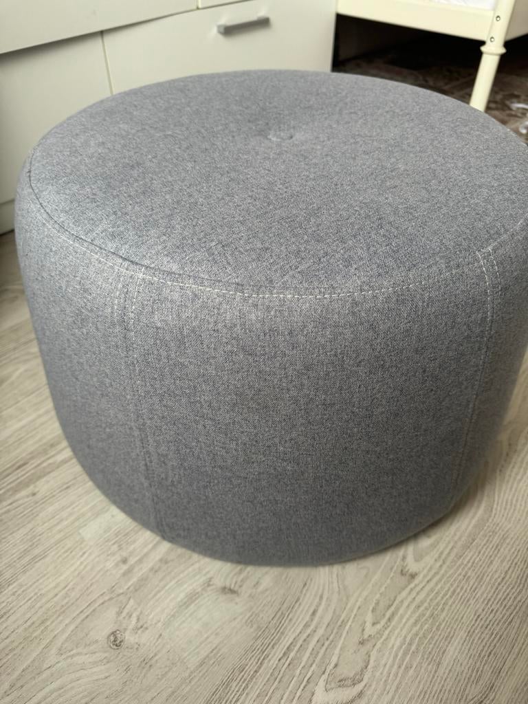 Grijze poef, hocker, Gebruikt, Rond, Minder dan 50 cm, Ophalen of Verzenden