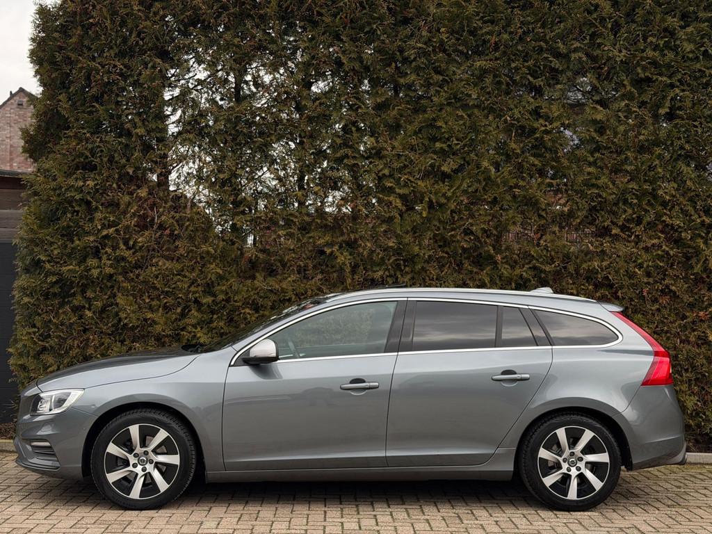 Volvo V60 2.0 T4 R-Design Camera Schuifdak Trekhaak, Gebruikt, 1969 cc, Handgeschakeld, 1600 kg