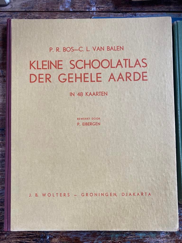 Verzameling oude atlassen en reisgidsen, Boeken, Gelezen, Bosatlas, Ophalen of Verzenden, 1800 tot 2000
