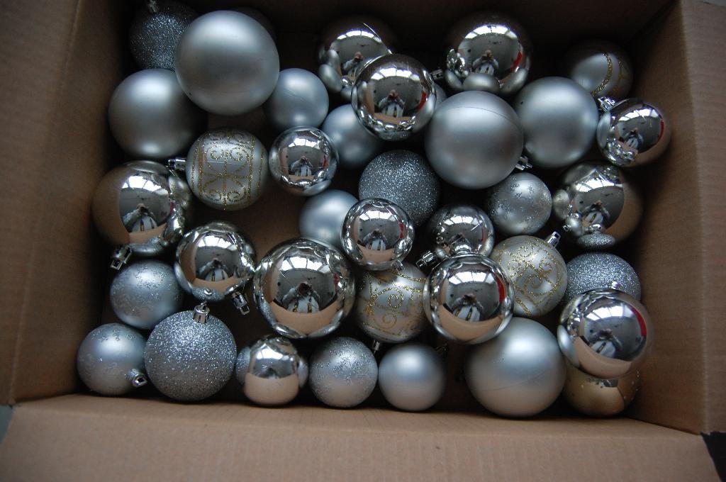 CA 38 ONBREEKBAAR  KERSTBALLEN   zilver kleur, Ophalen of Verzenden, Zo goed als nieuw