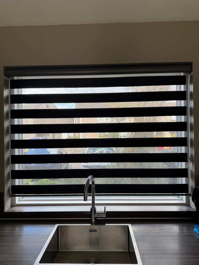 Rolgordijn zwart, Ophalen, 100 tot 150 cm, Zo goed als nieuw, 100 tot 150 cm