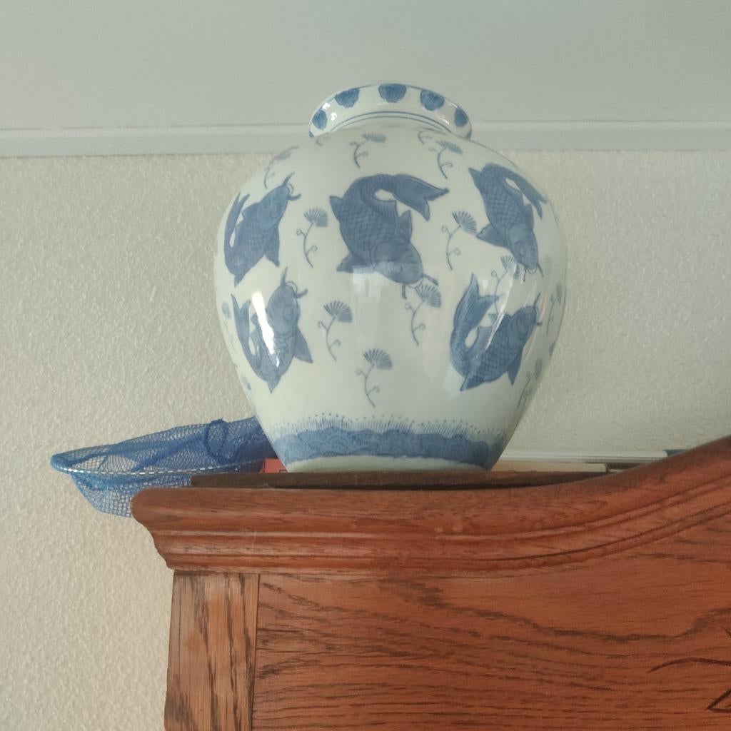 Witte vaas met blauwe vissen, Antiek en Kunst, Antiek | Vazen, Ophalen