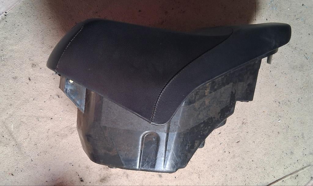 Zadel met bak Explorer Kallio 50, Ophalen, Gebruikt, Zadel