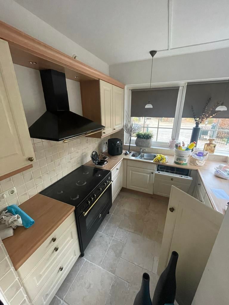 Complete U-vorm keuken – crème wit met houten werkblad, Huis en Inrichting, Keuken | Complete keukens, Ophalen, Gebruikt