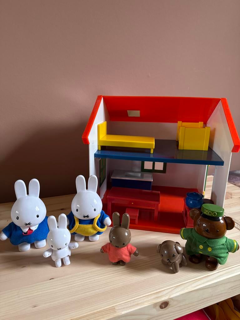 Vintage Nijntje speelhuis met meubels en figuren, Kinderen en Baby's, Speelgoed | Poppenhuizen, Ophalen, Gebruikt, Poppenhuis