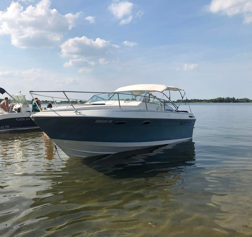 Four Winns Sundowner 225, V8 5,7  3 assige stallingstrailer., Watersport en Boten, Ophalen, Gebruikt, Binnenboordmotor, 6 meter of meer