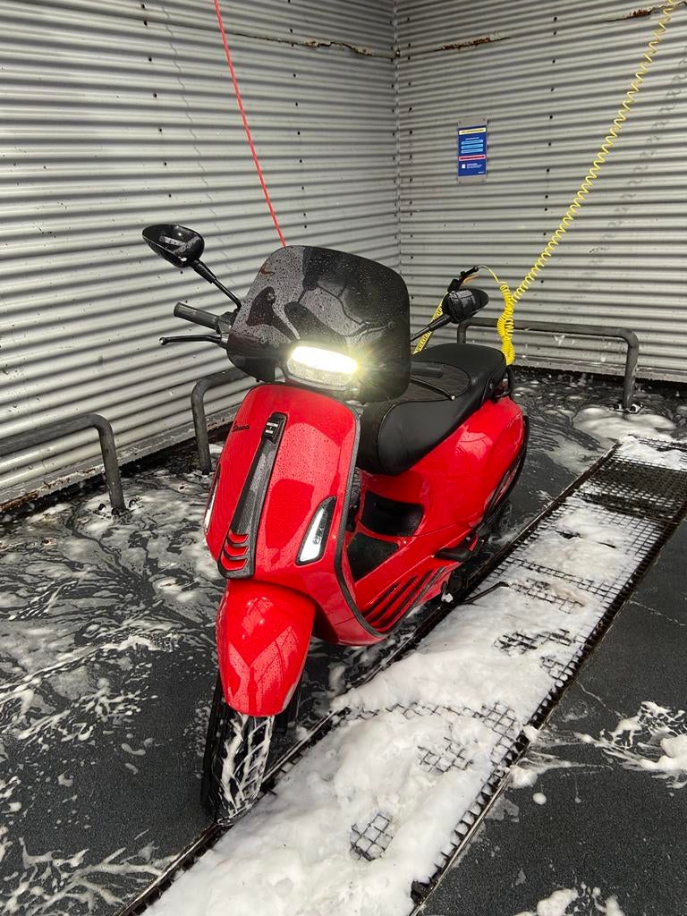 Vespa sprint 2020, Fietsen en Brommers, Scooters | Vespa, Ophalen, Zo goed als nieuw, Benzine