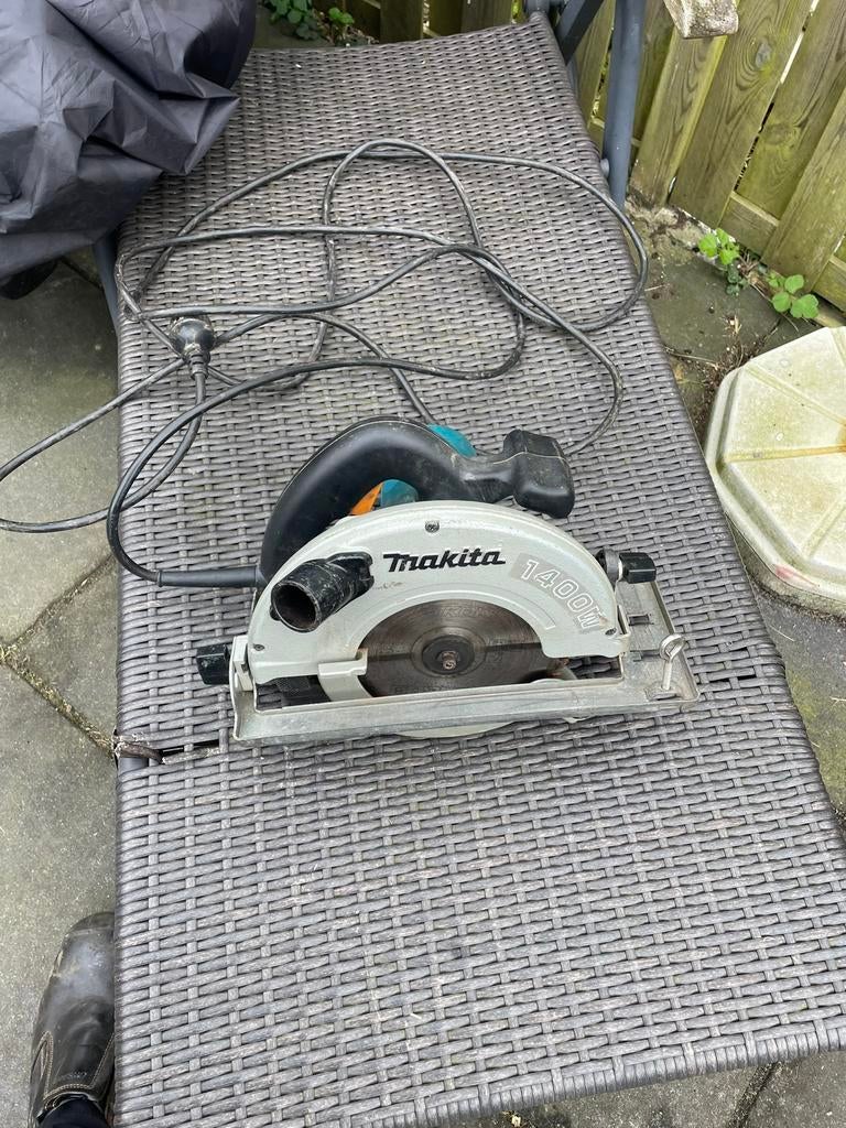 Makita cirkelzaag defect, Ophalen of Verzenden, Gebruikt, 1200 watt of meer, Cirkelzaag