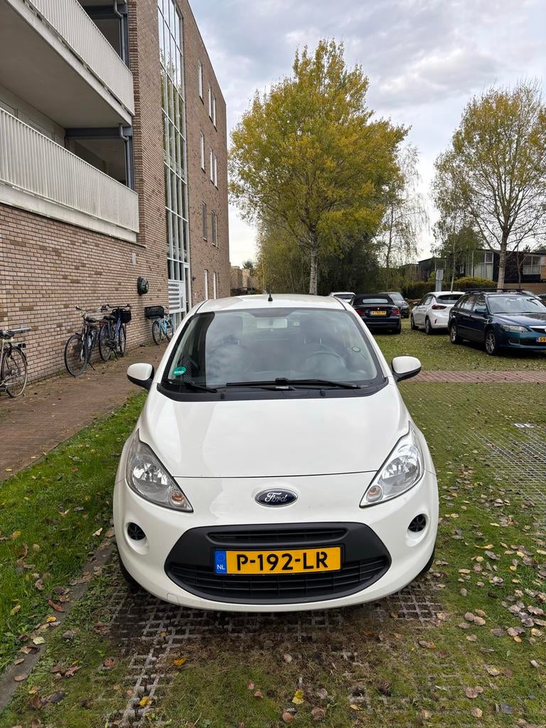Ford Ka 1.2 69pk 2012 Wit, Voorwielaandrijving, 1242 cc, 4 cilinders, 4 stoelen
