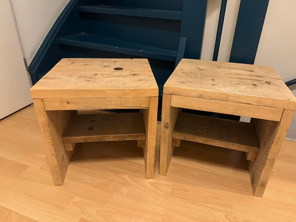 Set van 2 robuuste houten krukjes/bijzettafel/nachtkastje, Ophalen, Gebruikt, Hout, Minder dan 45 cm