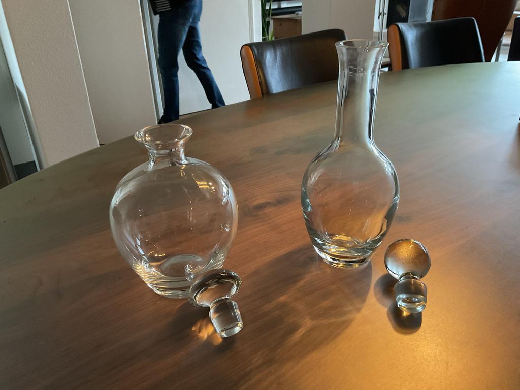 Twee glazen karaffen met stoppen, Antiek en Kunst, Antiek | Glas en Kristal, Ophalen of Verzenden