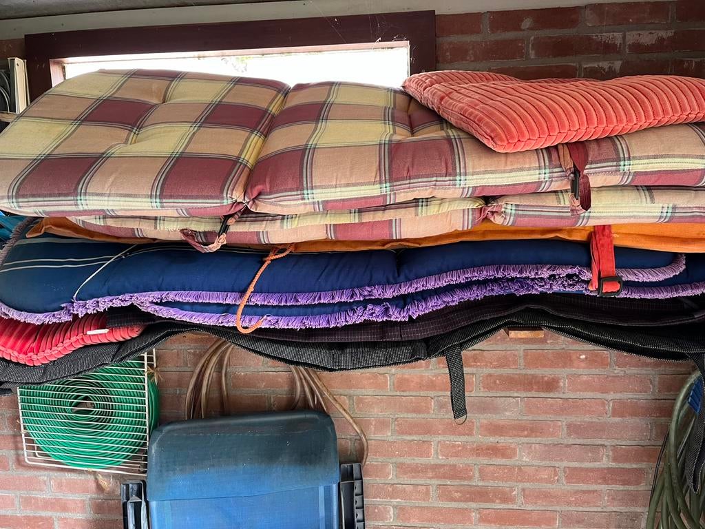 Gratis stoelkussens, Ophalen, Zo goed als nieuw, Kunststof