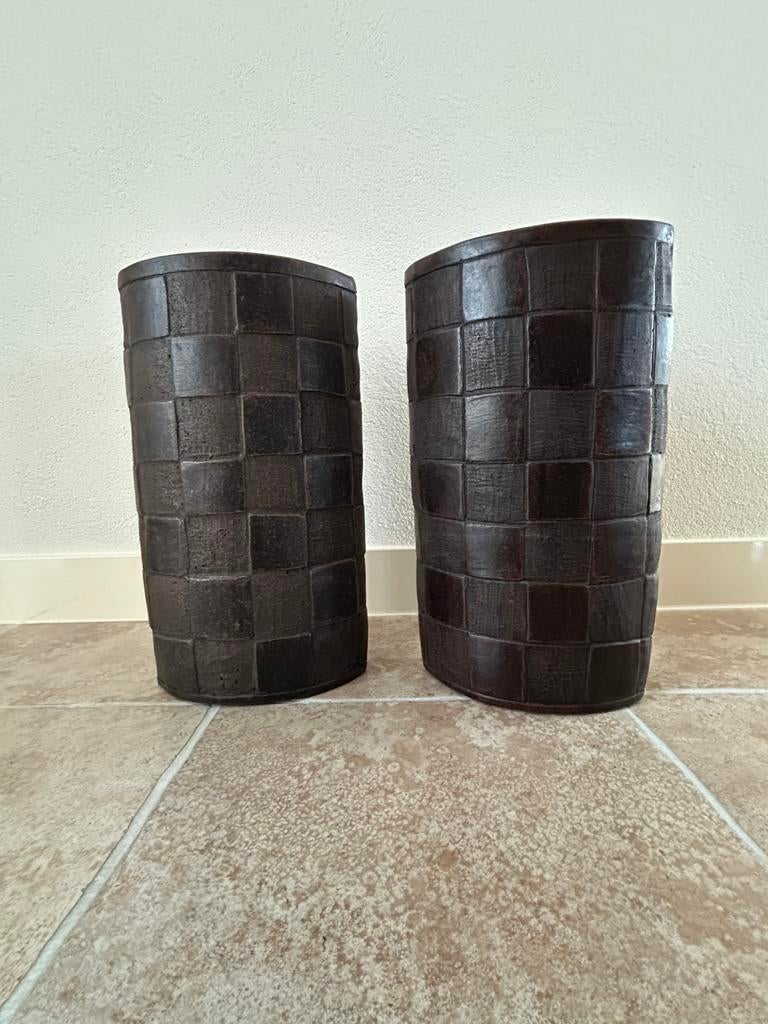 SET VAN TWEE DECORATIEVE BLOEMPOTTEN, Binnen, Zo goed als nieuw, Overige vormen, Aardewerk