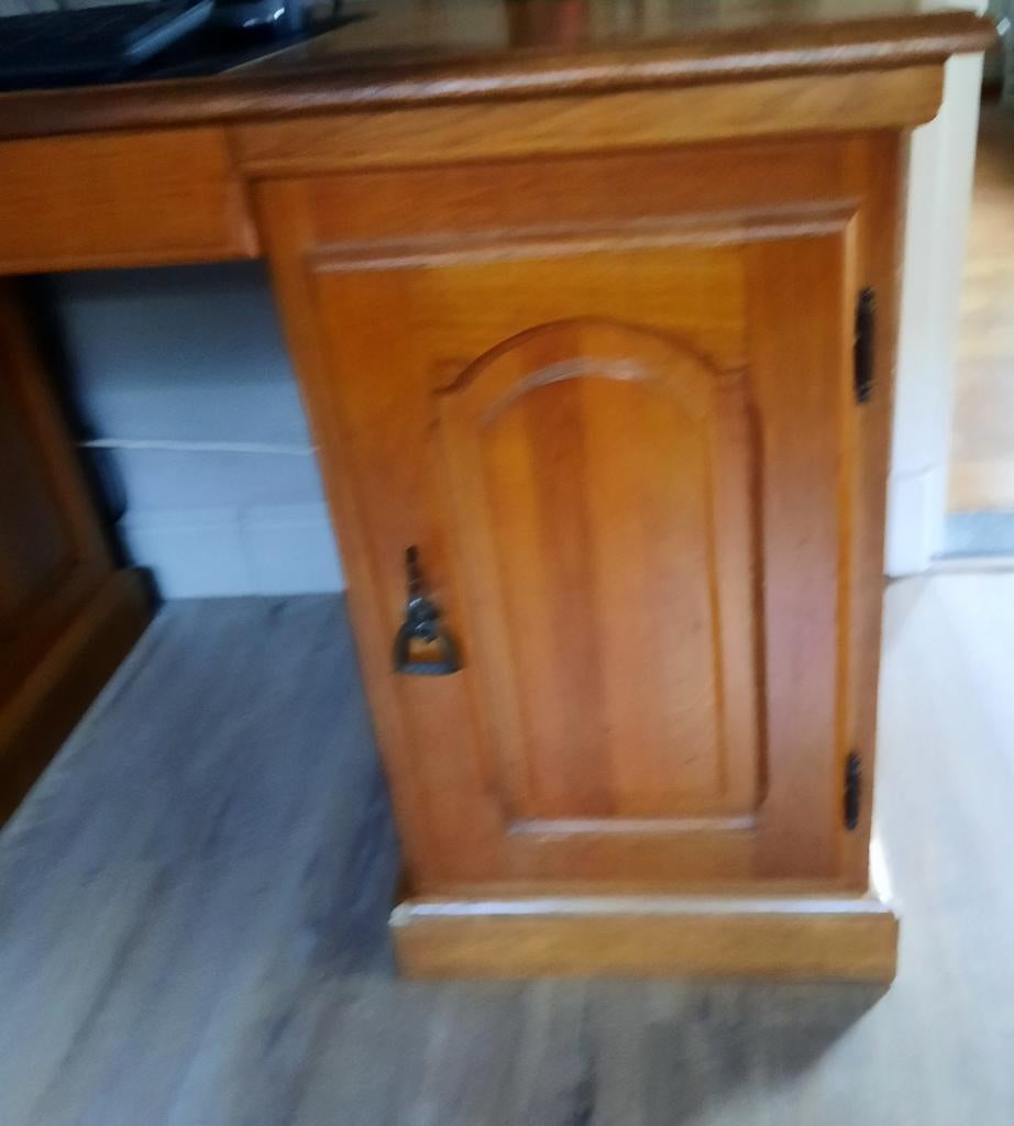 Massief houten bureau met lades en kastje, Ophalen, Gebruikt