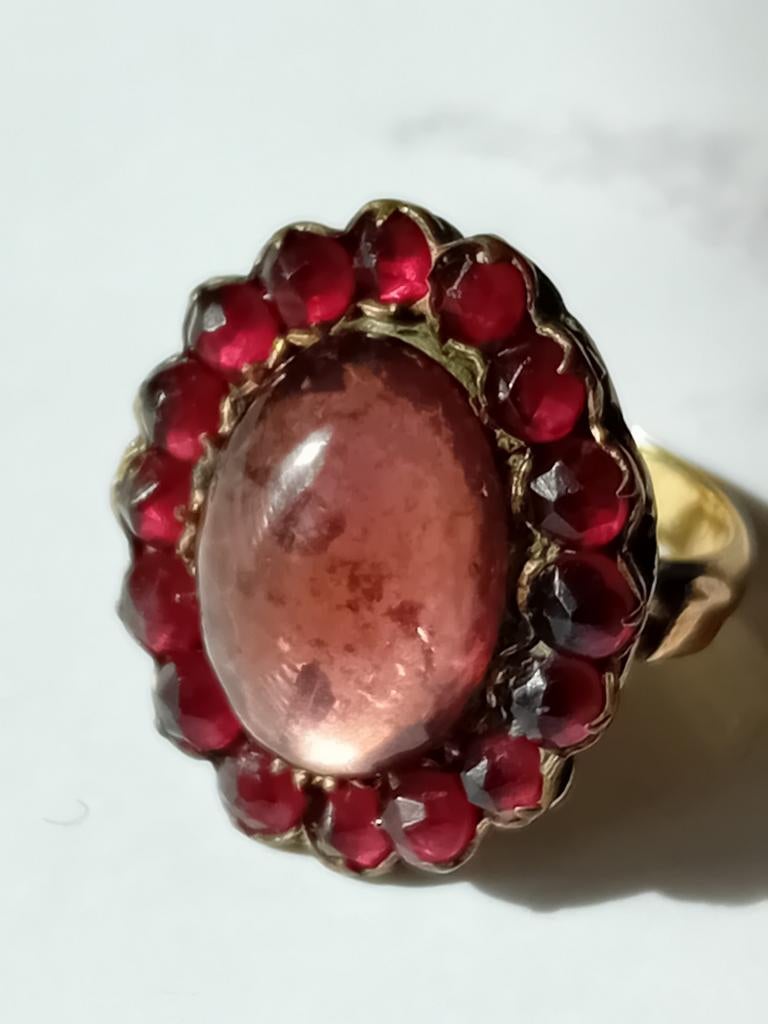 Antieke gouden ring 16 granaten en cabuchon roze steenpaste, Sieraden, Tassen en Uiterlijk, Antieke sieraden, Ophalen of Verzenden