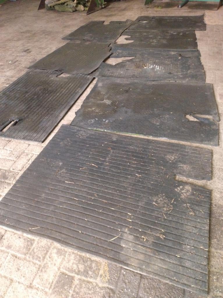 Stalmatten 8 stuks met enige schade., Dieren en Toebehoren