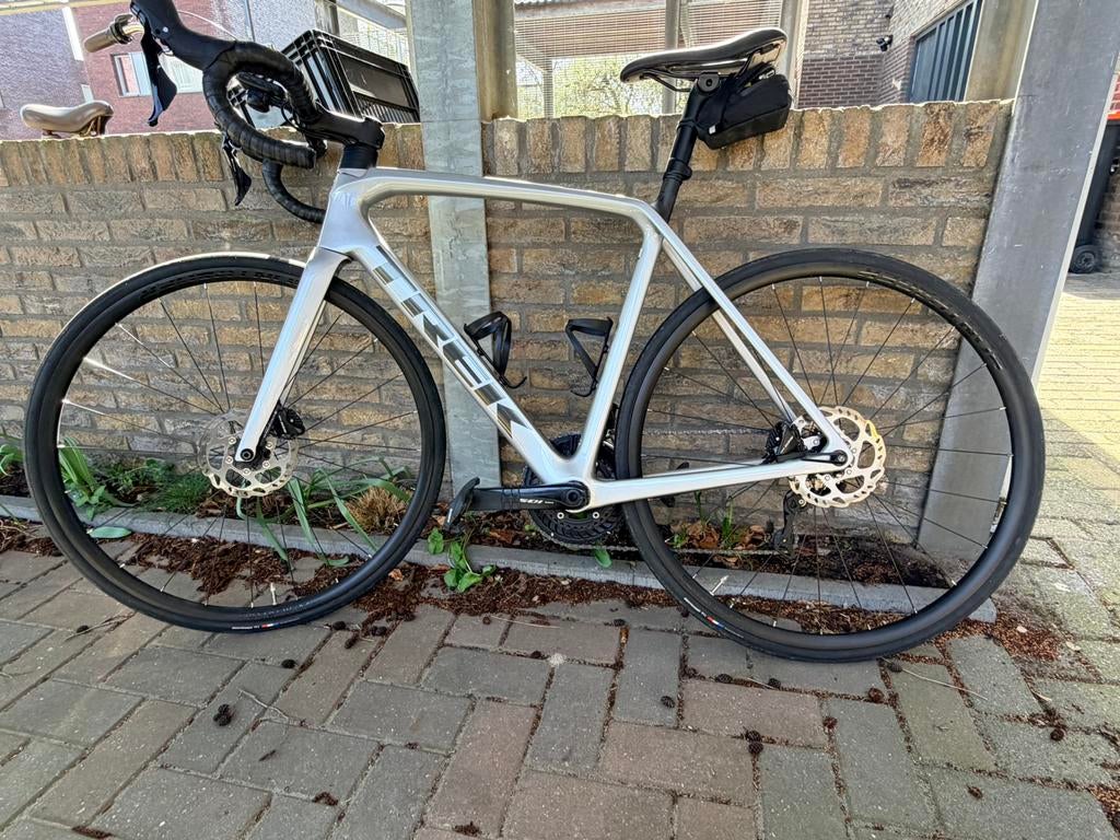 Trek Emonda SL 5 Disc (2022), Carbon, Zo goed als nieuw, Meer dan 20 versnellingen, 53 tot 57 cm