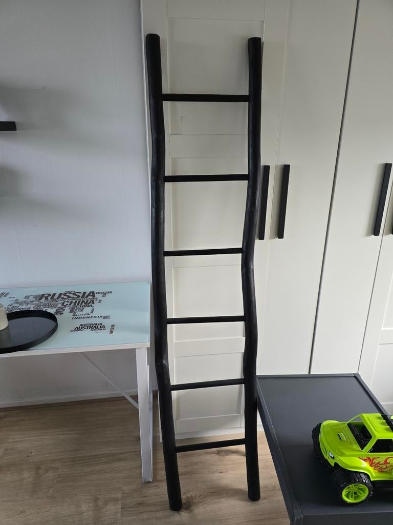 Zwart decoratie trapje, Ophalen