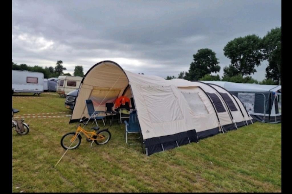 Familia 6 tunneltent van Obelink, Caravans en Kamperen, Ophalen, Zo goed als nieuw, Meer dan 6