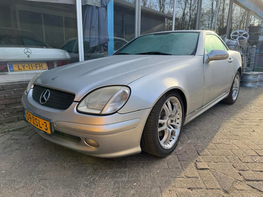 Mercedes-Benz SLK 2.0 Slk200 Kompr Roadster 2001 Grijs, Auto's, Mercedes-Benz, 1998 cc, Achterwielaandrijving, 4 cilinders, Cabriolet