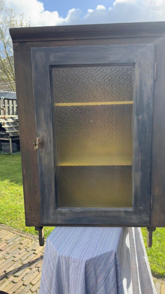 Vintage Zweeds hangkastje, Ophalen