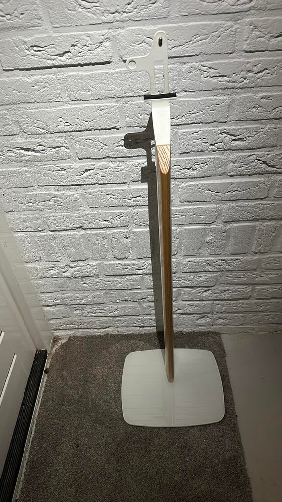 Sonos play 3 steun wit met eiken, Ophalen of Verzenden, Zo goed als nieuw