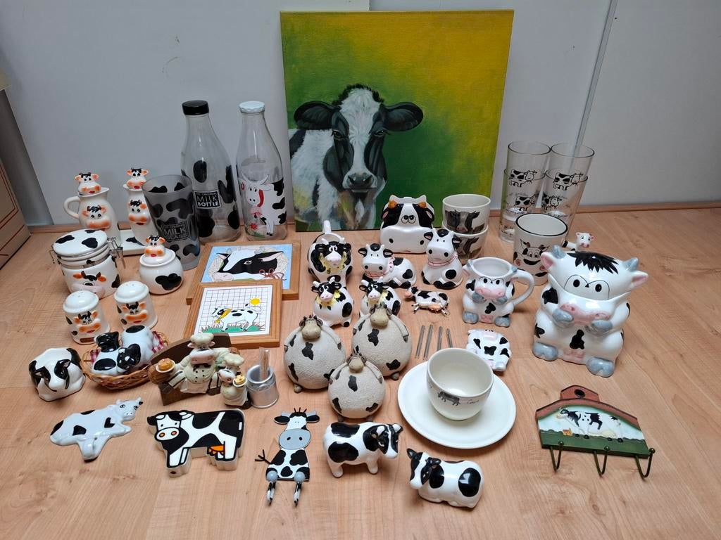 Grote verzameling koeien decoratie en servies, Ophalen of Verzenden, Zo goed als nieuw, Hond of Kat, Beeldje of Figuurtje