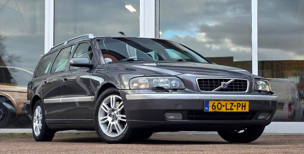 Volvo V70 2.5 T Titanium 210pk Lerenbekleding Trekhaak Garan, Voorwielaandrijving, 1556 kg, Beige, 2521 cc
