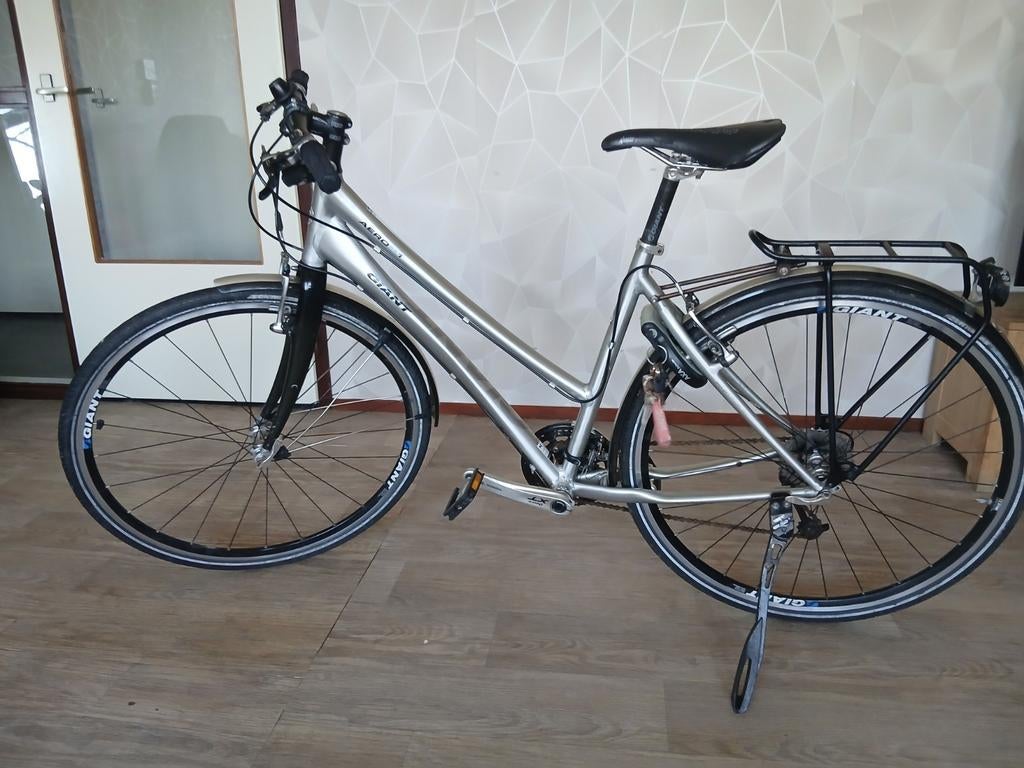 Giant Aero RS1 Damesfiets - Comfortabel en Sportief, Fietsen en Brommers, 28 inch, Meer dan 20 versnellingen, 53 tot 56 cm, Gebruikt