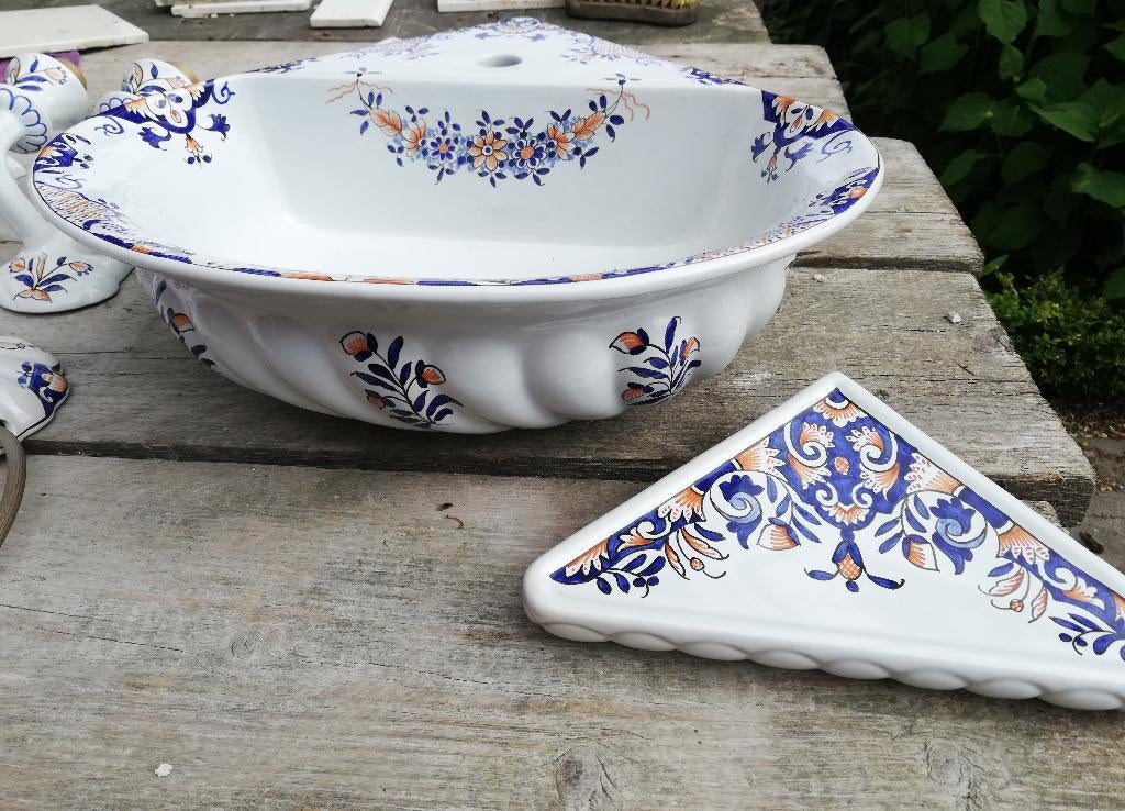 Frans hoekfonteintje, 2x hoekplanchet, zeepbakje, lampen ed, Ophalen, Zo goed als nieuw