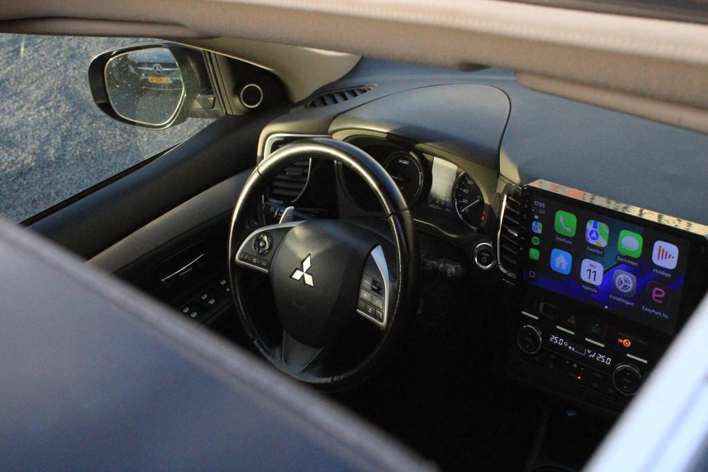 Mitsubishi Outlander 2.0 PHEV Instyle+ Camera Schuifdak ACC, 1998 cc, 4 cilinders, Met garantie (alle), Zwart