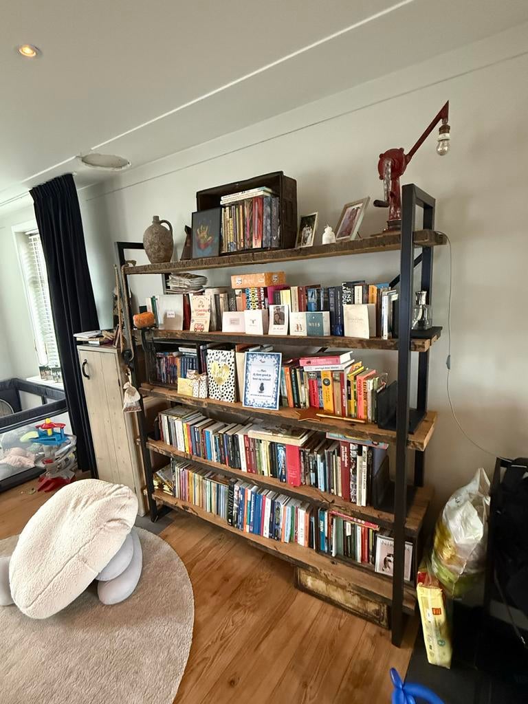 Industriële wandkast van staal en eiken wagondelen, Ophalen, Met plank(en), Gebruikt, 150 tot 200 cm