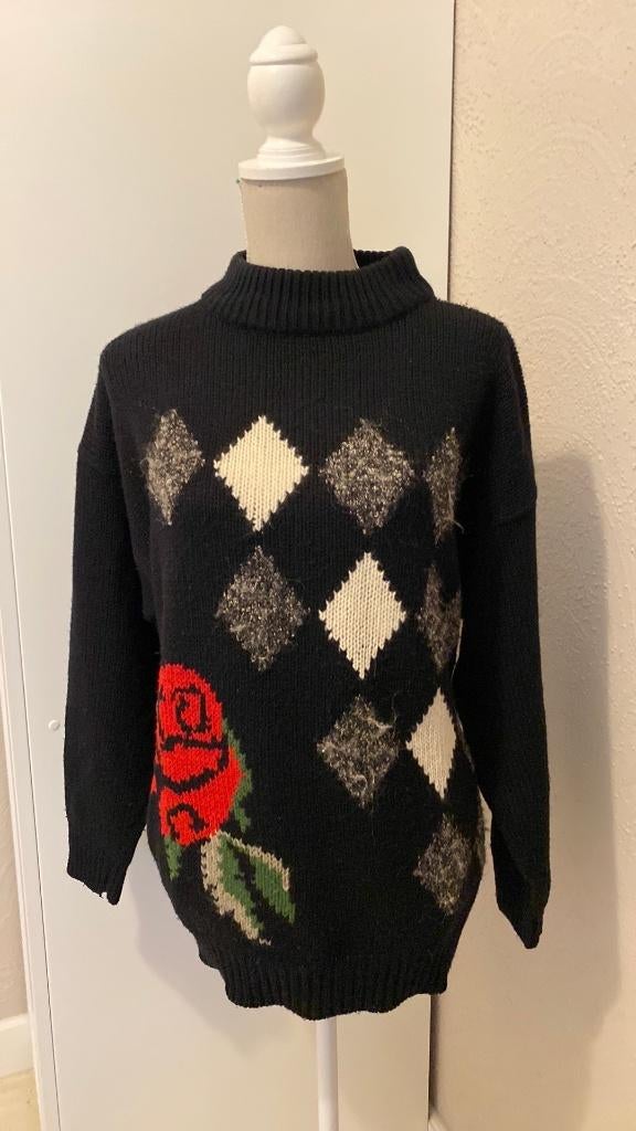 Trui Zwart met bloemen grof gebreid Maat L, Ophalen of Verzenden, Zo goed als nieuw, Maat 42/44 (L), Zwart