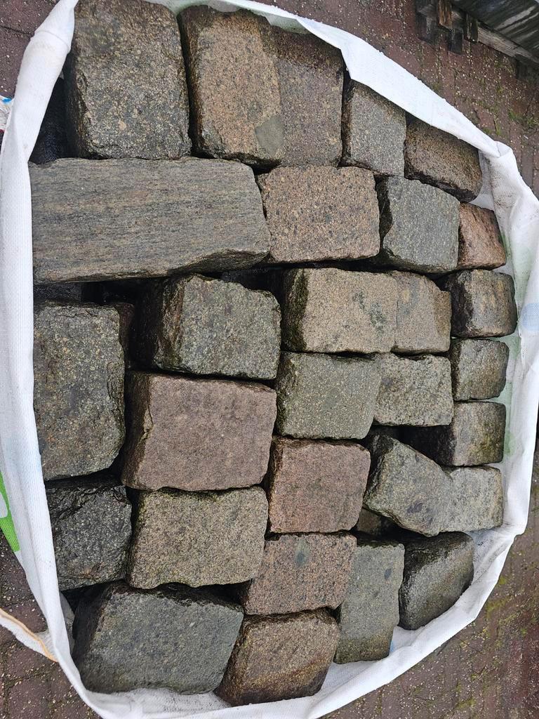 Granieten blokken - ca. 180 stuks, diverse maten, Tuin en Terras, Ophalen, Gebruikt, Klinkers, Natuursteen
