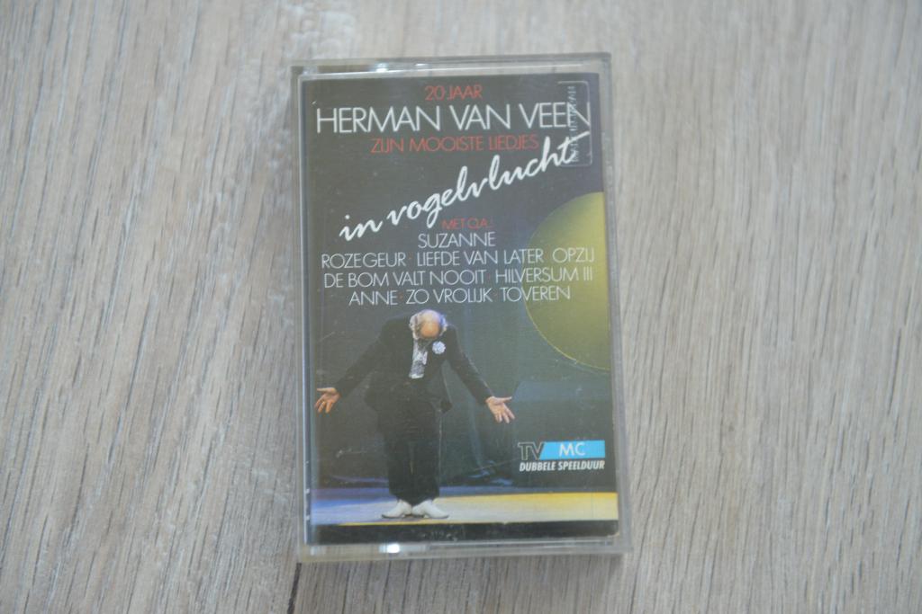 MC = HERMAN VAN VEEN = IN VOGELVLUCHT, Verzenden, 1 bandje, Zo goed als nieuw, Origineel