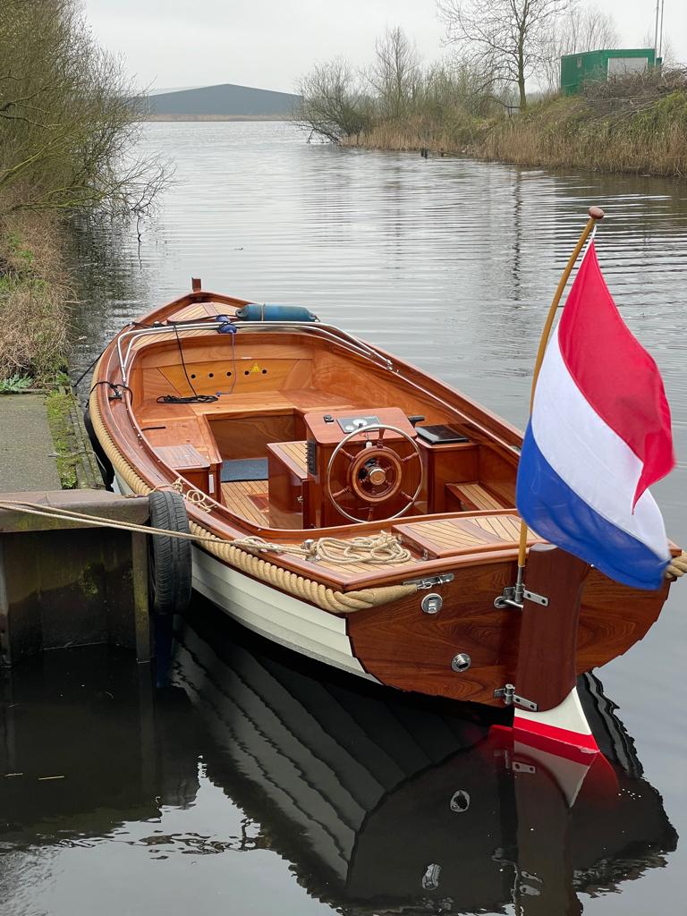 Spiegelsloep,  2024,  zeer luxe uitvoering L= 6,75m B 2,40m, Ophalen, 10 tot 30 pk, Binnenboordmotor, 6 meter of meer