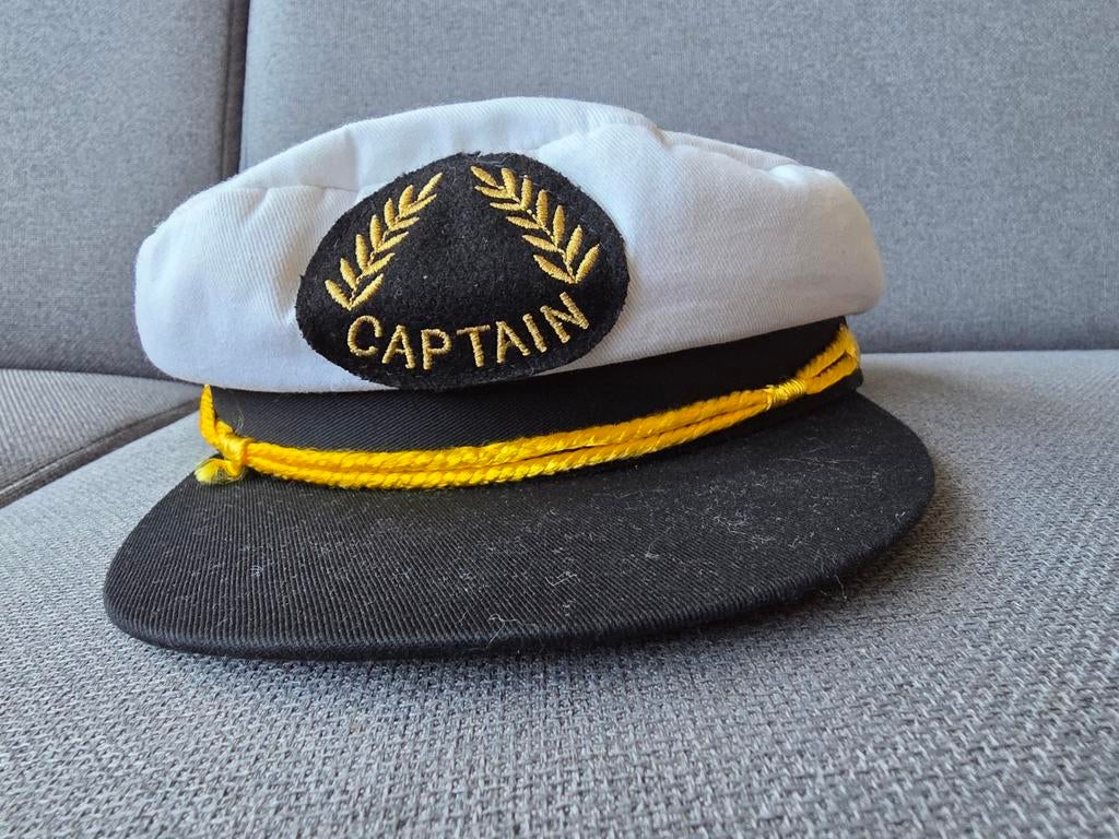 Kapiteinspet 56cm, Ophalen, Zo goed als nieuw, Jongen of Meisje