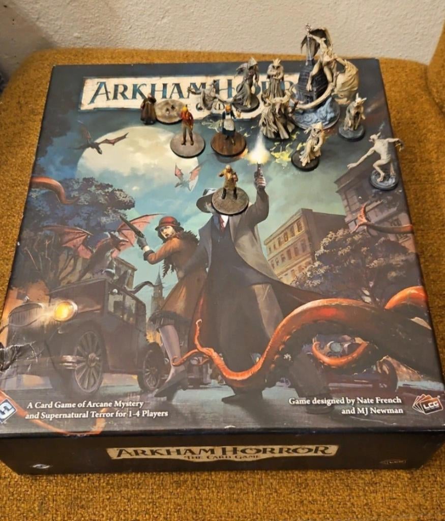 Arkham Horror LCG basisspel, veel extras, Vijf spelers of meer, Ophalen of Verzenden, Zo goed als nieuw, Fantasy Flight Games