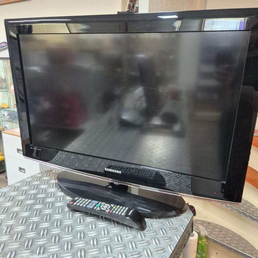 Samsung LE32B450 32 inch LCD TV met 3 x HDMI, Samsung, Gebruikt, Support@Samsung.com, 129, Samsung-ro, Yeongtong-gu
Suwon-si, Gyeonggi-do 16677
South Korea
