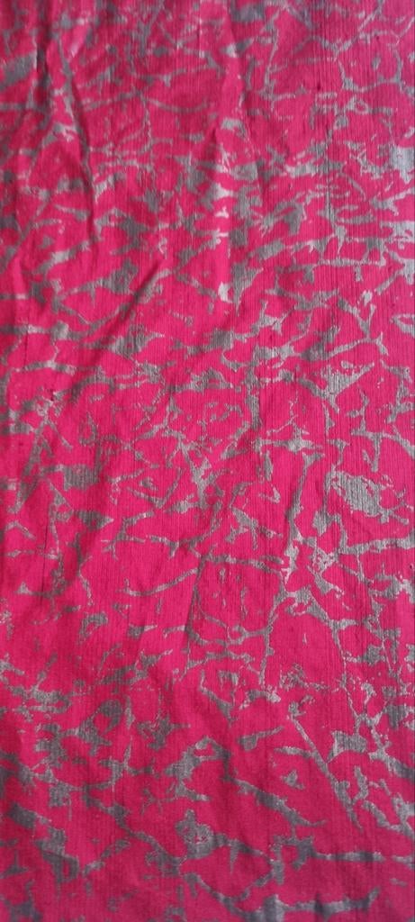 Zijde lap , rood met goud, Hobby en Vrije tijd, Stoffen en Lappen, Nieuw, Ophalen of Verzenden, 30 tot 120 cm, Minder dan 30 cm