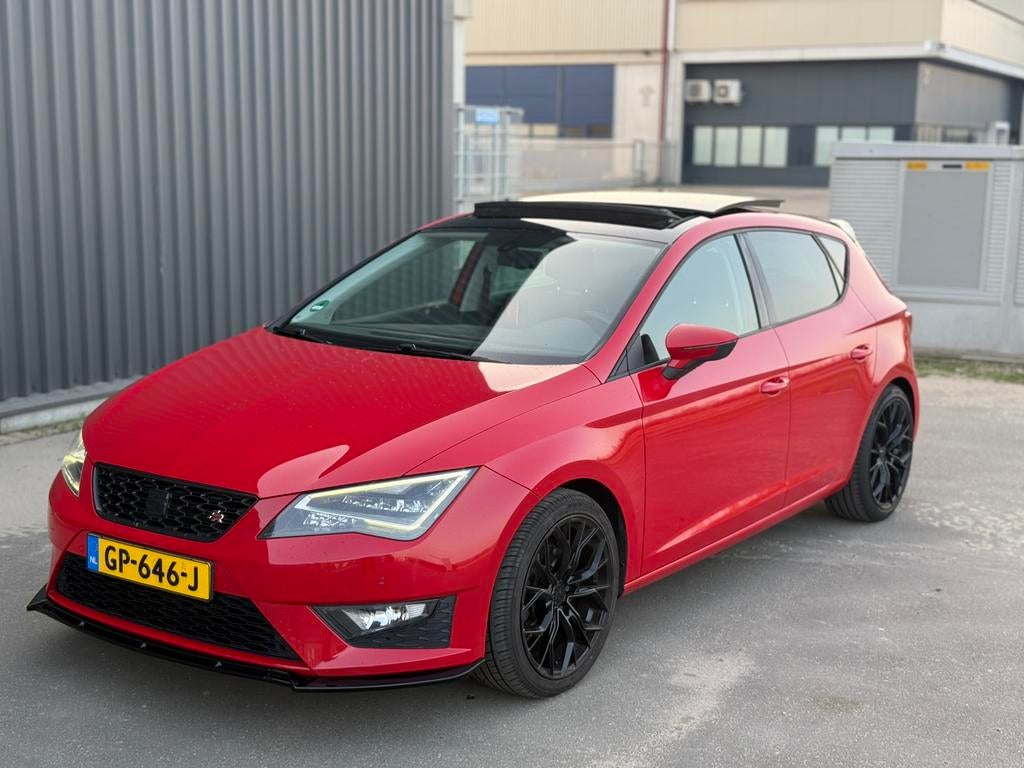 Seat Leon 1.4 TSI ACT FR 180 PK DSG PANO CRUISE APK 04-2027, Auto's, Zwart, Leon, 49 €/maand, Origineel Nederlands