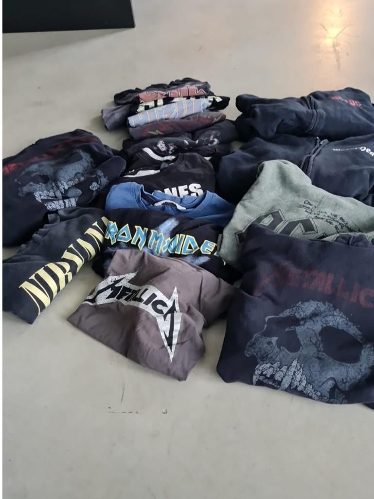 Rockband 18 shirts & hoodies  Metallica ACDC Nirvana, Verzenden, Gebruikt, Jongen of Meisje, Shirt of Longsleeve