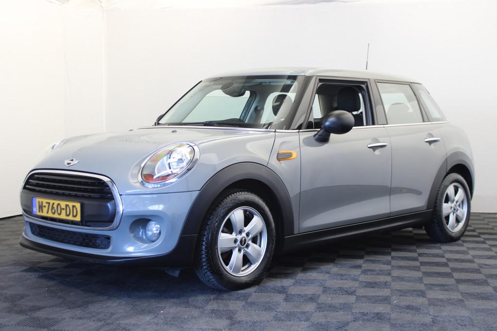 MINI Mini 1.5 One |Navigatie| (bj 2018), Auto's, Stof, Gebruikt, Euro 6, 49 €/maand